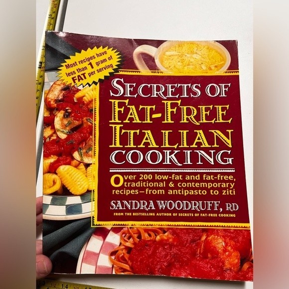 *3/$15 Secrets of Fat-Free Italian Cooking: Over 200 recipes book 381401 - Picture 1 of 4